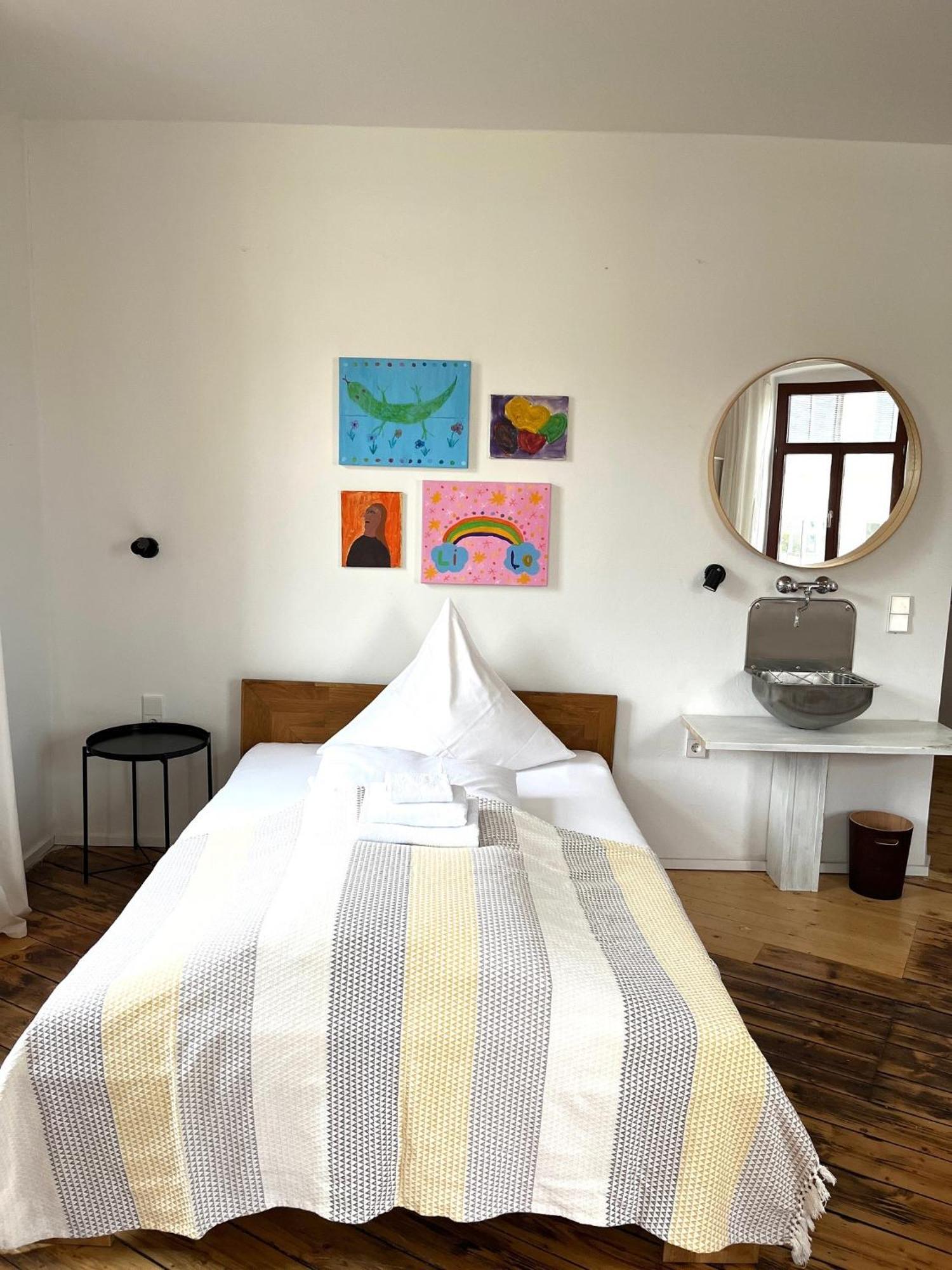 גרה Kuenstlerzimmer Im Kulturhaus Haeselburg מראה חיצוני תמונה
